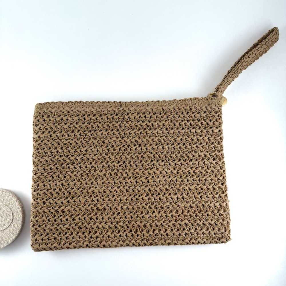 Dior Solar Limited-Edition Summer Raffia Pouch - Picture 3 of 8